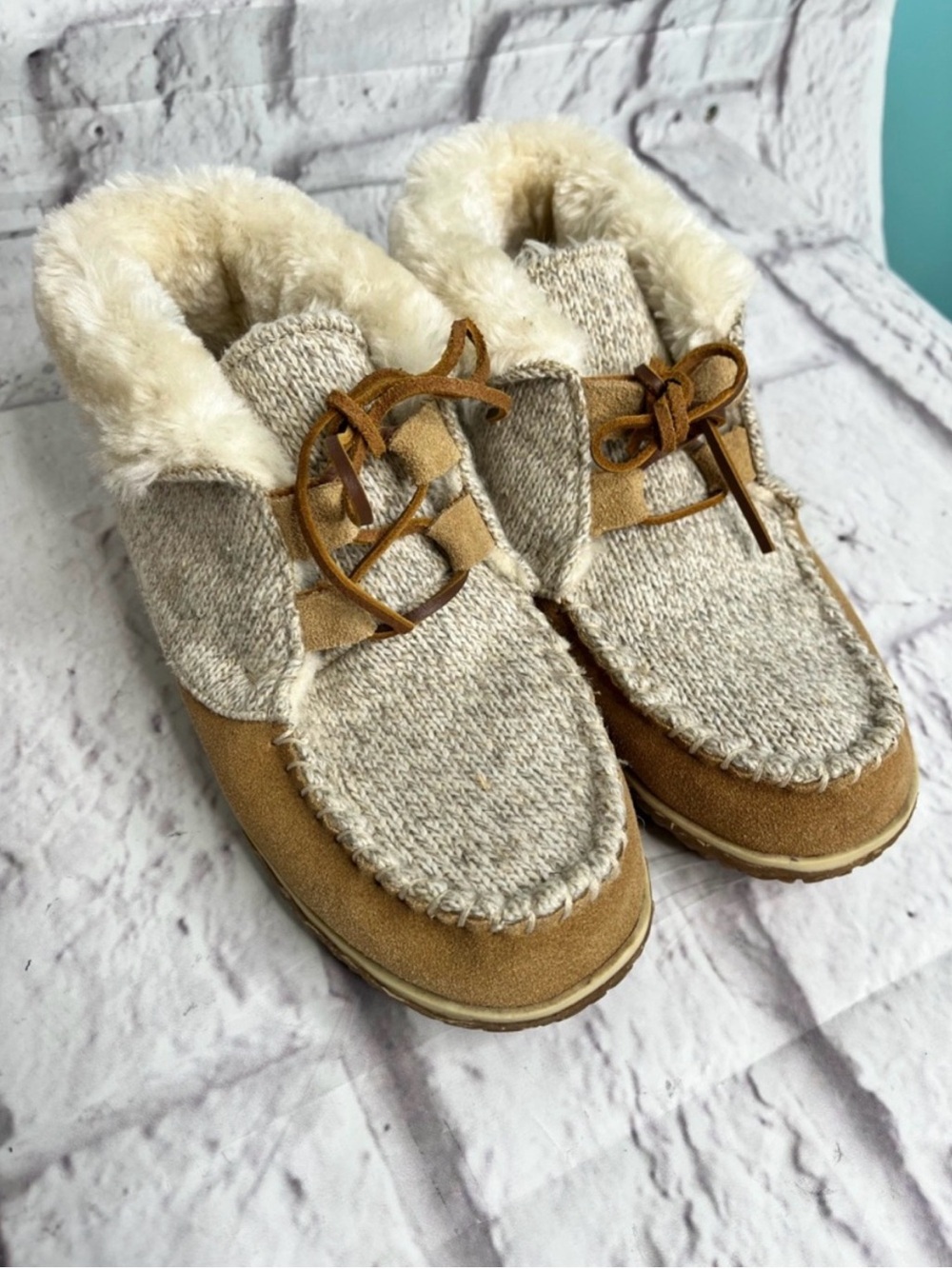 Minnetonka Torrey Bootie moccasin Slipper - Women's size 8M